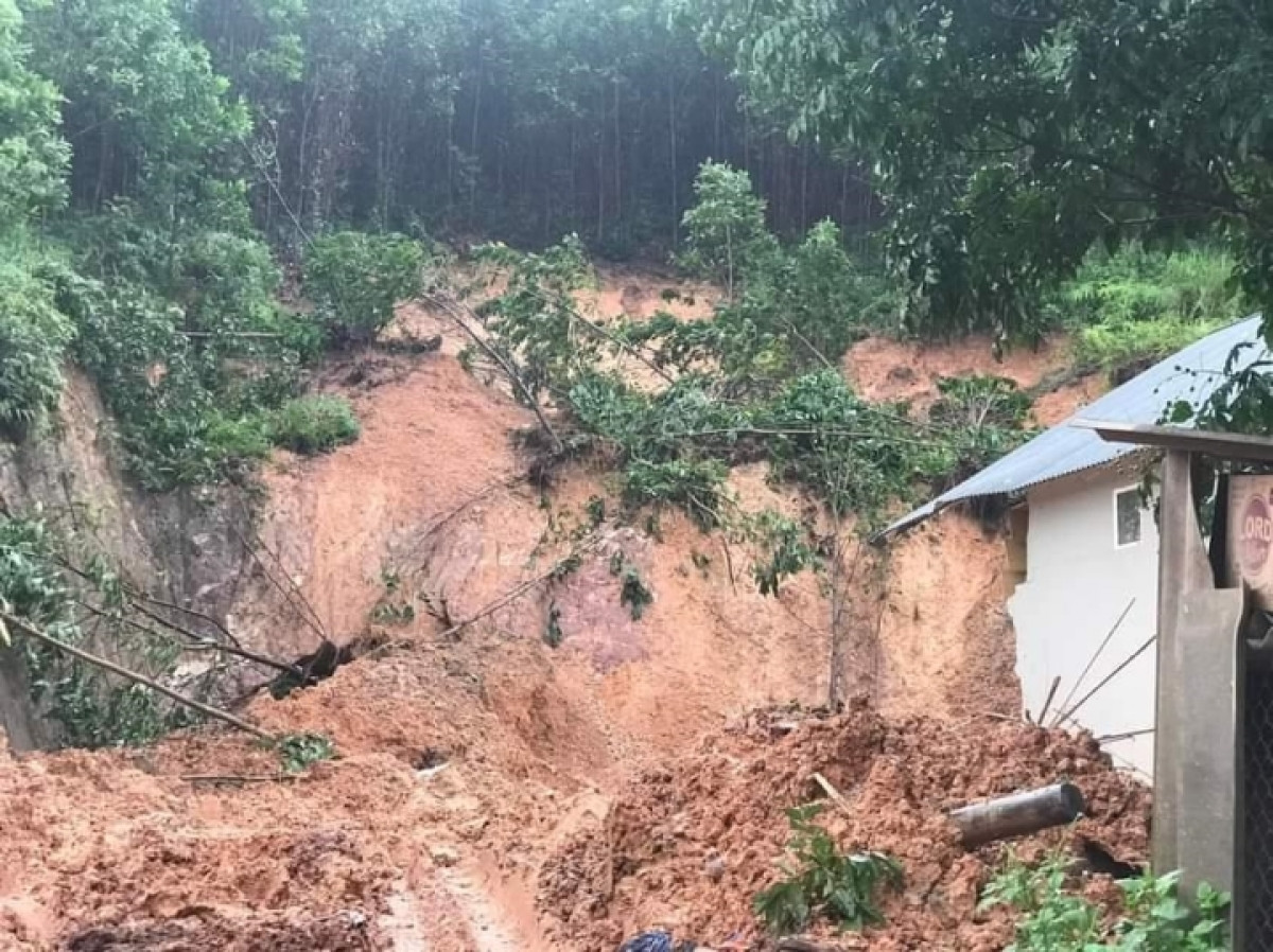 Three are killed in a landslide in Thai Nguyen province.