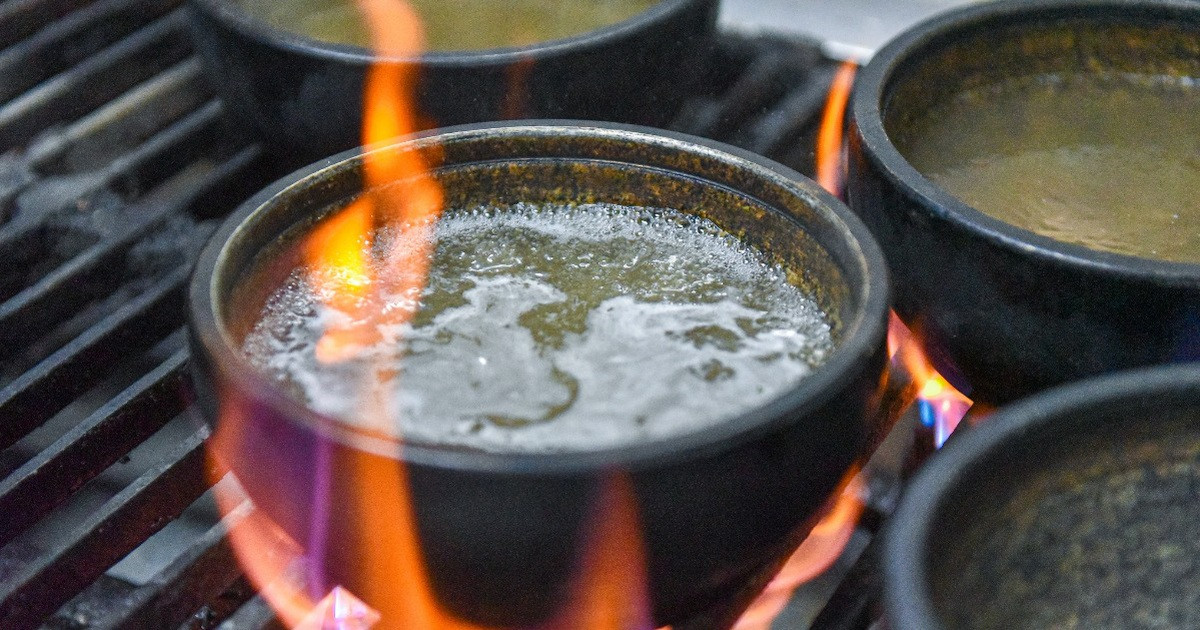 Quán phở Hà Nội đun bát đá 300 độ C, khách 