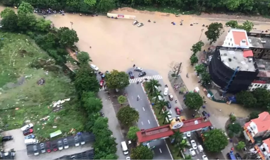 Quy hoạch liều lĩnh khiến Hà Nội cứ mưa to là phố biến thành sông
