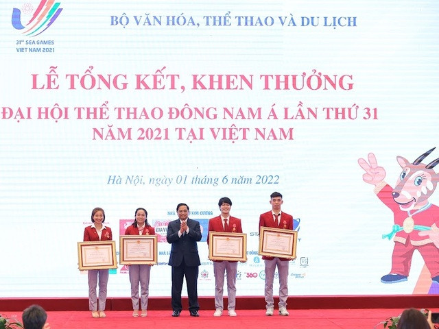 Thủ tướng: Nỗ lực hết mình vì màu cờ Tổ quốc, chinh phục những đỉnh cao mới