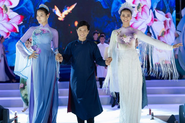 Áo dài lụa vẽ của NTK, nghệ nhân Trung Đinh mang đậm tâm hồn Việt