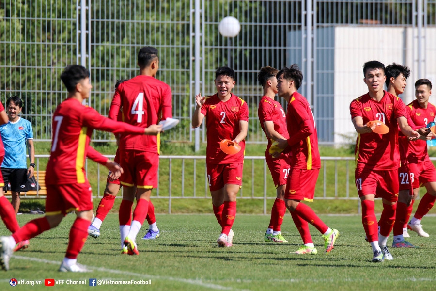 U23 Việt Nam tràn ngập tiếng cười, chờ quyết đấu Thái Lan