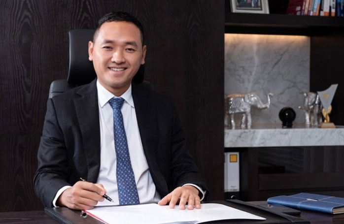 Giant Nguyen Van Tuan poured money into a securities company