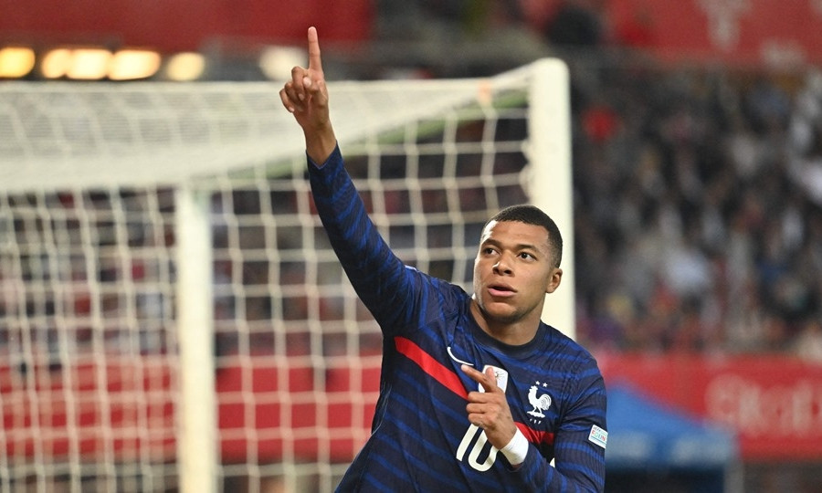 Mbappe giải cứu Pháp trên đất Áo