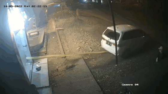 Cướp kéo sập cây ATM rồi cuống cuồng bỏ chạy