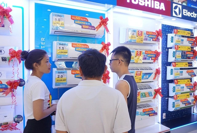 Thị trường hàng chống nóng: Điều hòa giảm giá mạnh để hút khách