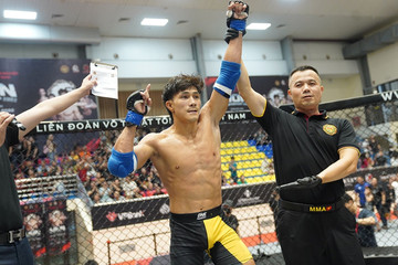 Nguyễn Trần Duy Nhất thắng dễ vòng đầu MMA LION Championship 2022