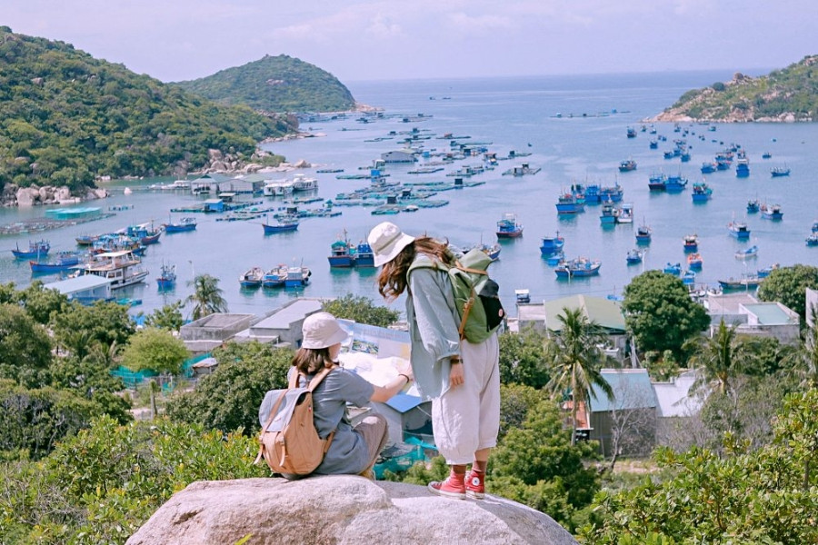 Đến 'Địa Trung Hải' của Việt Nam, ngắm biển xanh cát trắng và làng chài đẹp mê hồn