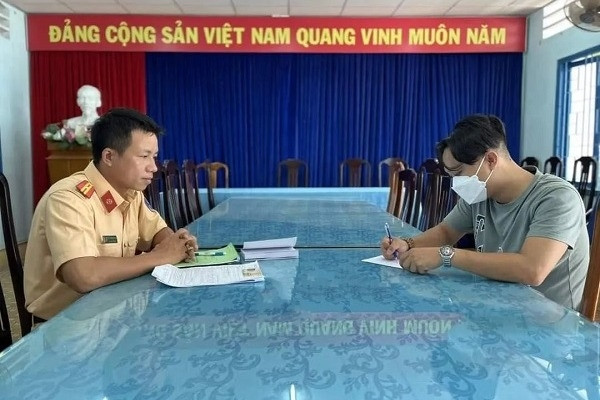 Phút 'hổ báo' mất khôn, tài xế xe Hoa Mai đi lấn làn nhận kết đắng