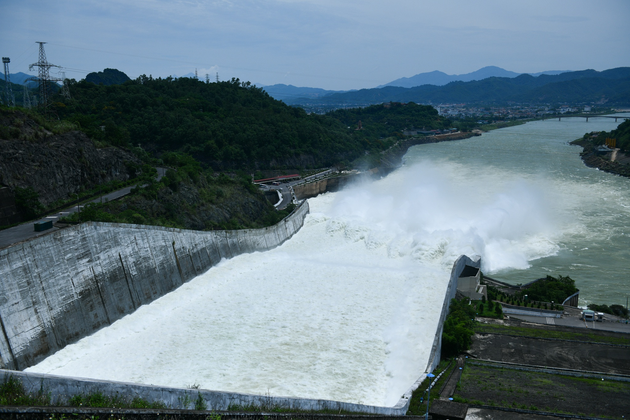 ho thuy dien Hoa Binh anh 2
