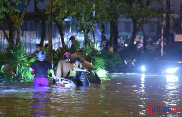 Hanoi's streets flooded after heavy rain