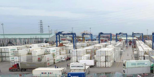 HCMC Transport Dept proposes halving seaport fees