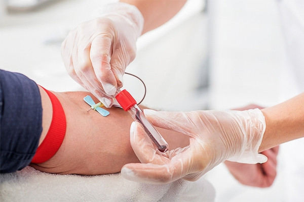 Vì sao người có bệnh tim mạch không nên hiến máu?
