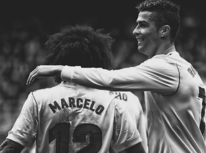 Ronaldo, Marcelo, Real Madrid: Hãy cùng đến với hình ảnh của những ngôi sao sáng nhất của Real Madrid - Ronaldo và Marcelo. Những siêu sao này đã mang về nhiều chiến thắng cho đội bóng và luôn khiến khán giả ngồi trên ghế bấm xem. Những pha bóng đầy kỹ năng và sự nỗ lực không ngừng nghỉ của họ sẽ khiến bạn say mê và không muốn bỏ lỡ.