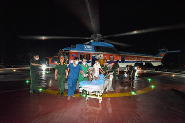 Trực thăng khẩn cấp ra đảo Song Tử Tây cứu kịp thời bệnh nhân nguy kịch