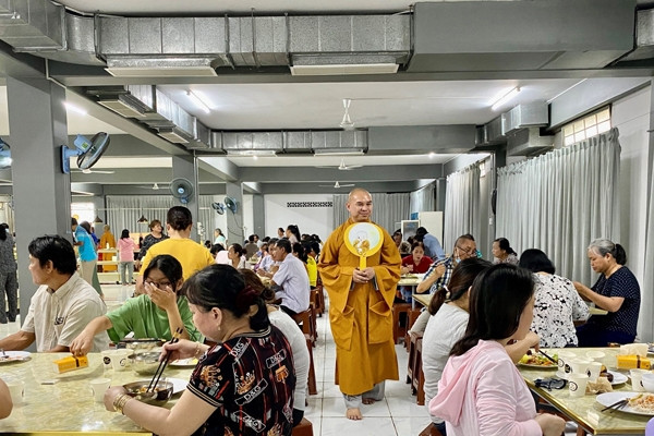 TP. Thủ Đức: Gần 1000 Phật tử tham gia Buffet thiền tại Thiền viện Tuệ Quang