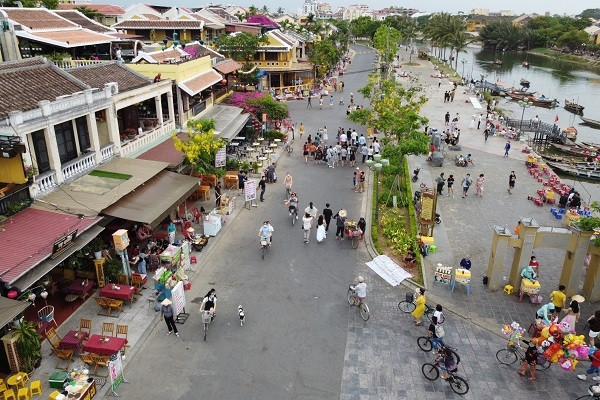 Khách 'Tây, Ta' nườm nượp đặt chỗ, loạt resort ở Quảng Nam đắt khách dịp hè