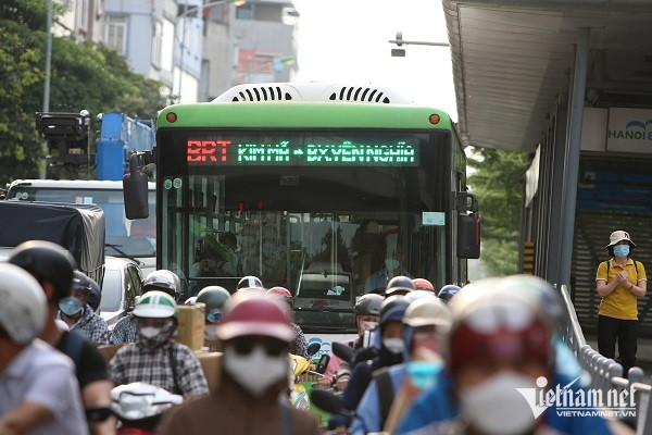 Hà Nội nên bỏ làn đường dành riêng cho xe buýt nhanh BRT