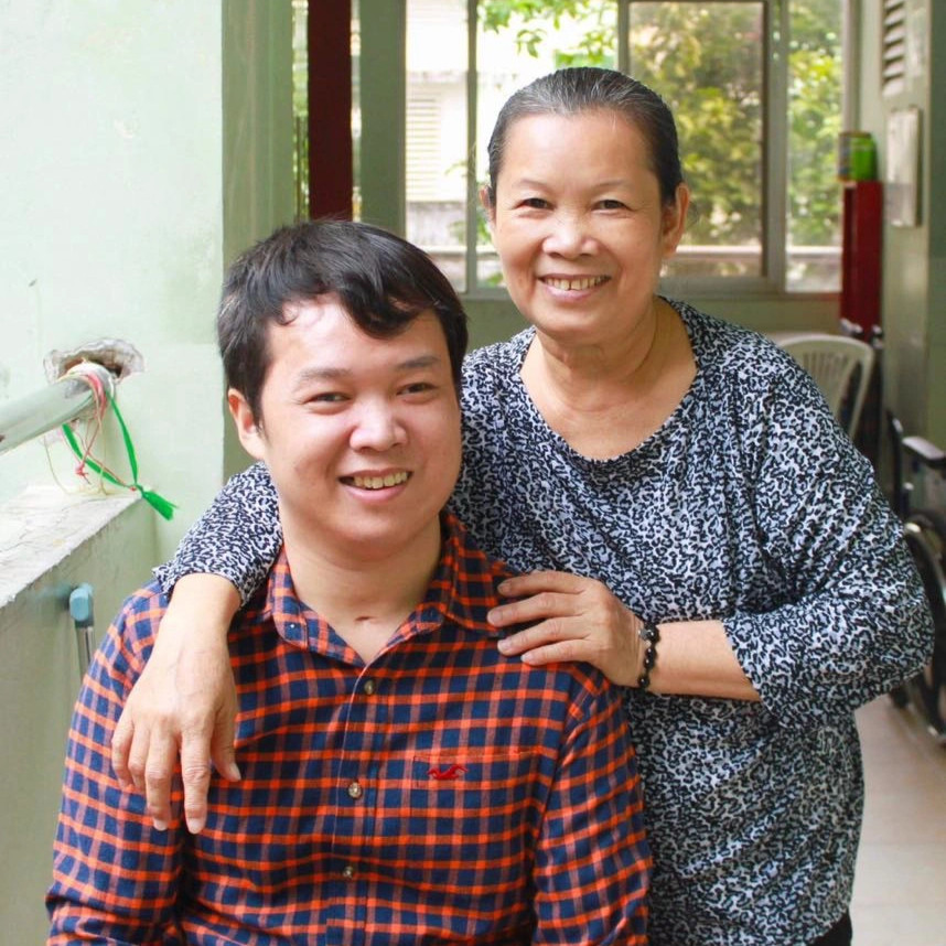 Chàng trai sống thực vật 6 tháng hồi phục diệu kỳ nhờ người mẹ siêu nhân - 4