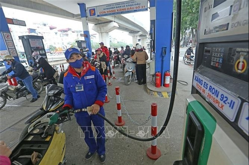 Ministry proposes further tax cut to cool down rising petrol prices
