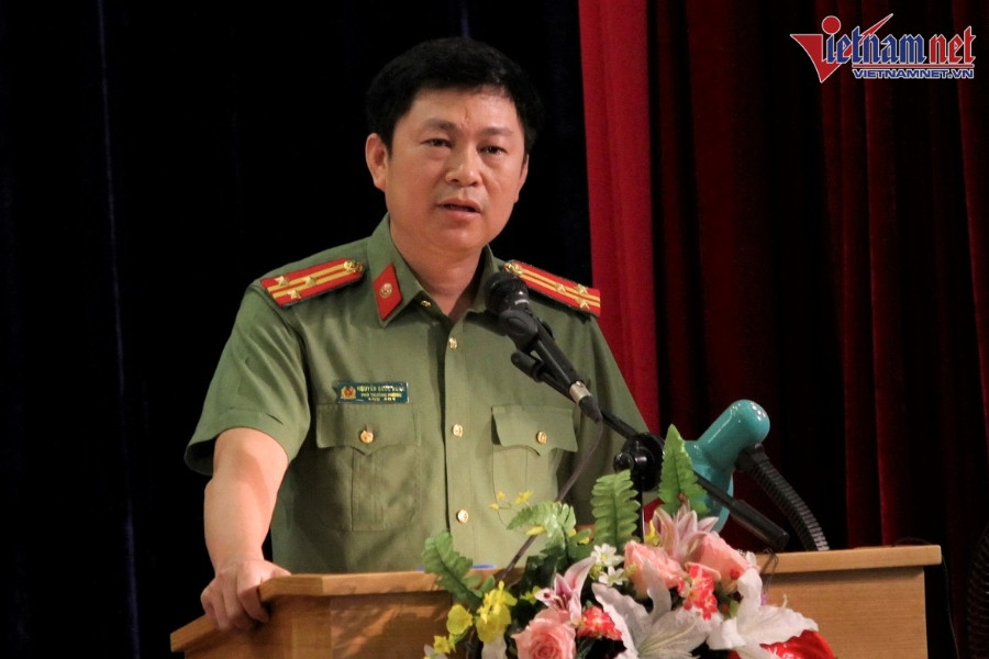 'Thí sinh ngồi lẩm bẩm trong phòng thi, giám thị chắc chắn phải thấy'