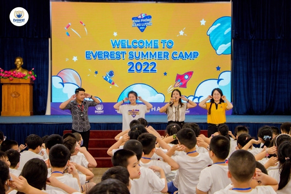 Hàng trăm học sinh tham gia trại hè Khai phóng năng lượng tại Everest School