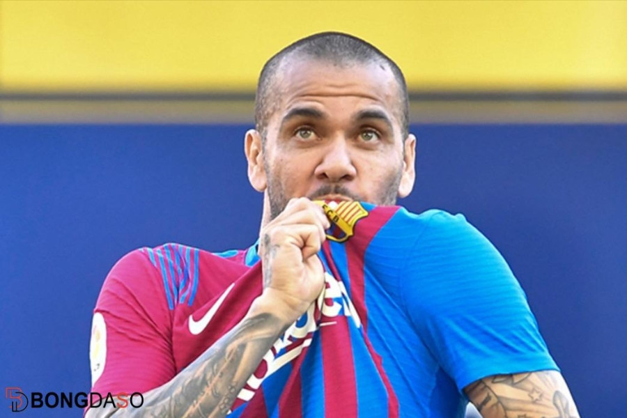 Barca từ chối gia hạn, Dani Alves ngậm ngùi rời Nou Camp