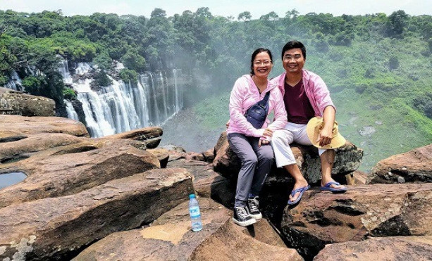 Cô gái Việt theo bạn trai sang Angola làm bác sĩ