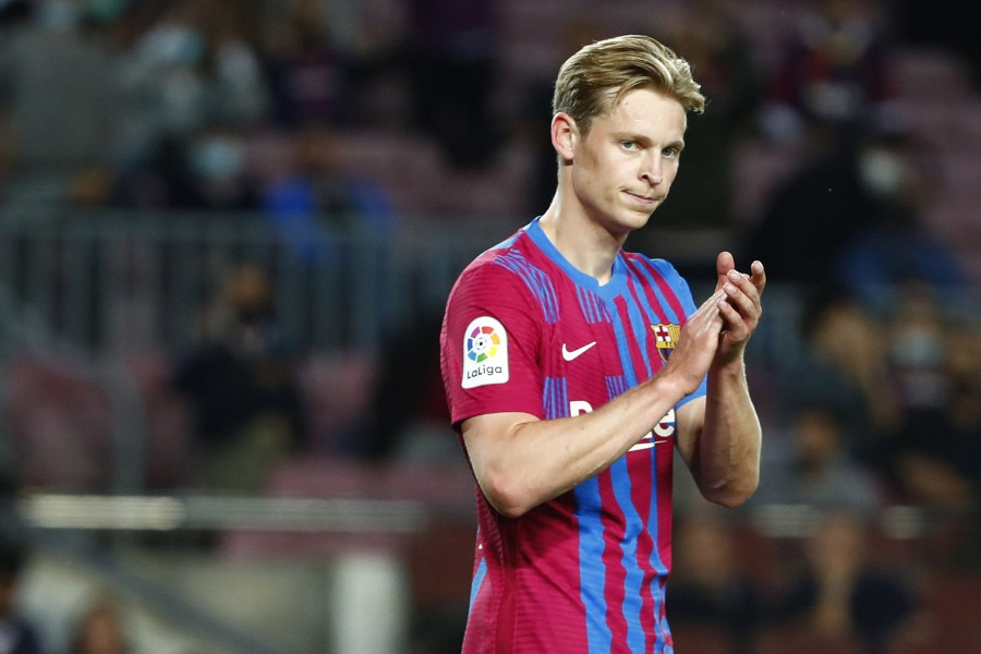 De Jong giữa ngã 3 đường: Ở Barca khó, đến MU không dễ