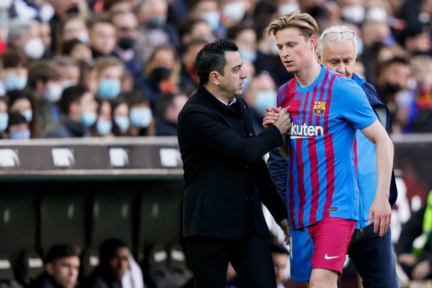 De Jong: Ở lại Barca khó, đến MU cũng không dễ