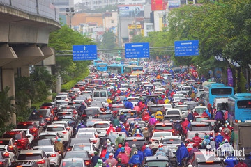 Hà Nội tổ chức lại giao thông tại nhiều điểm nóng ùn tắc