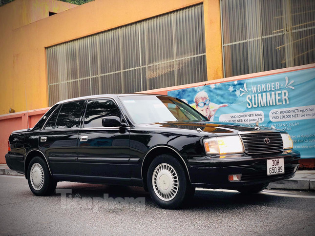 Toyota Crown đời 1998 rao bán giá 1,5 tỷ đồng ở Hà Nội ảnh 2
