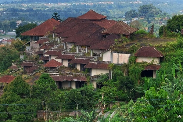 Du khách kể phút 'gặp ma' ám ảnh ở resort bỏ hoang giữa thiên đường Bali