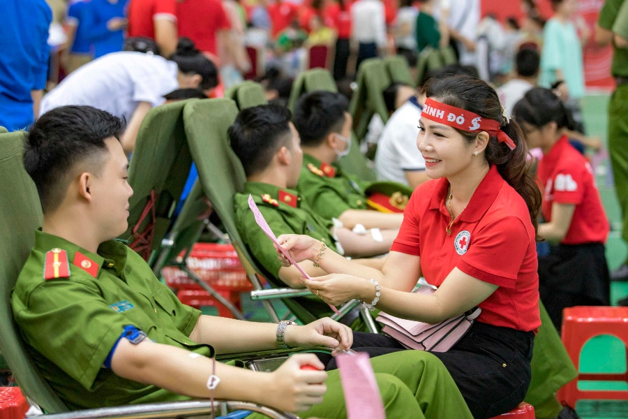 Công chức, viên chức Quảng Ninh tham gia hiến máu 'Hành trình đỏ'