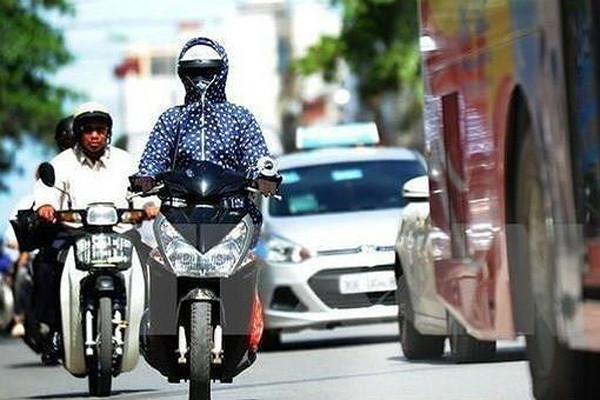 Hà Nội gần 40 độ C vượt miền Trung nóng nhất cả nước, ngày mai vẫn nắng nóng
