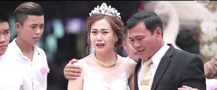 Nước mắt của người cha khi con gái theo chồng (Nguồn trên Facebook Khánh Hoàng)