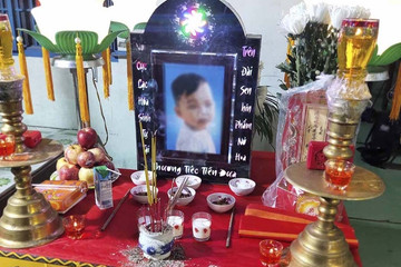 Cháu bé 18 tháng tuổi tại Long An tử vong nghi do bị bạo hành
