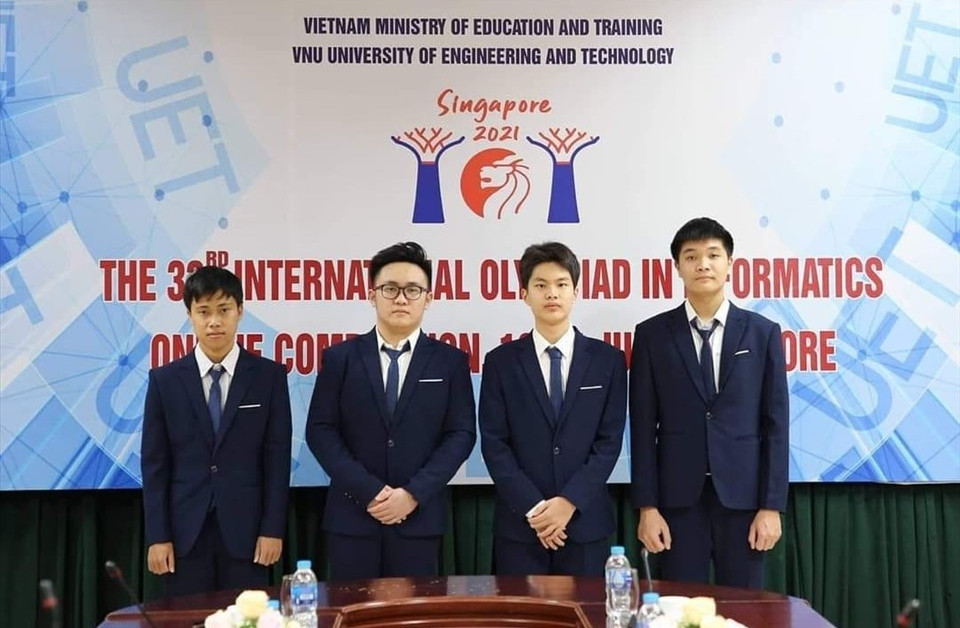 Nghe An male student won a double gold medal in Informatics Asia