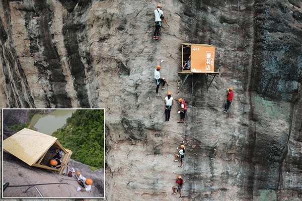 Cửa hàng tiện lợi cheo leo giữa vách núi 'bất tiện nhất thế giới'