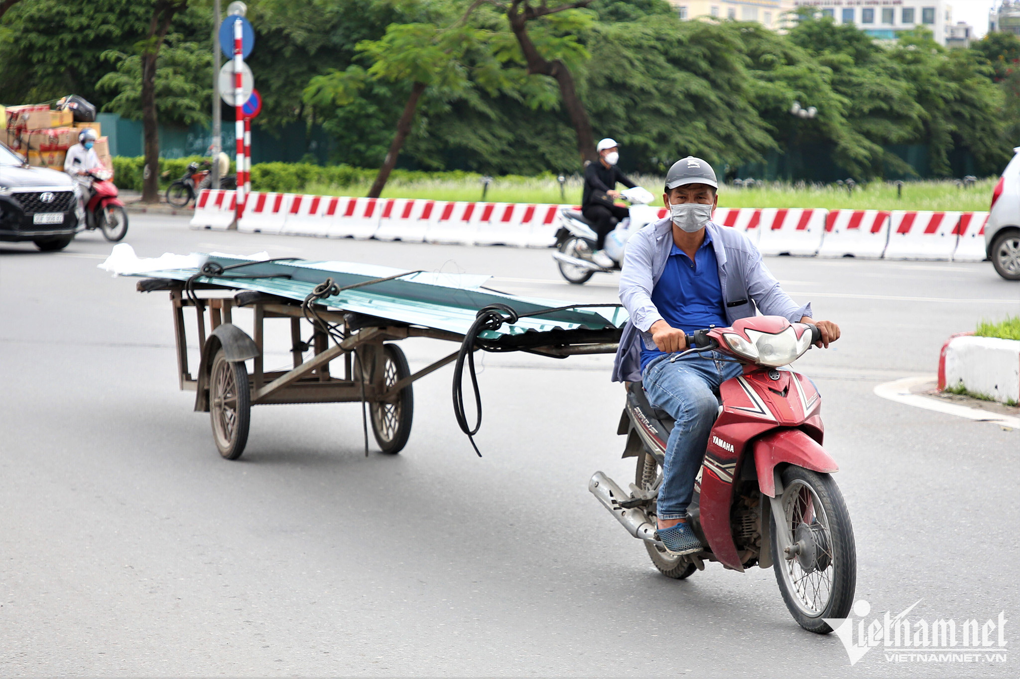 Xe máy cà tàng: Xe máy cà tàng là biểu tượng của phong cách sống tự do, khám phá và phiêu lưu. Hình ảnh về xe máy cà tàng sẽ đưa bạn đến những cung đường đẹp nhất Việt Nam và trải nghiệm những giây phút tuyệt vời cùng các bạn bè. Hãy cùng xem hình ảnh về xe máy cà tàng và bắt đầu chuyến hành trình mới của bạn!