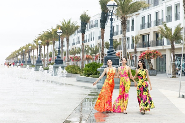 Top 3 Miss World Vietnam 2019 hội ngộ ở MerryLand Quy Nhơn