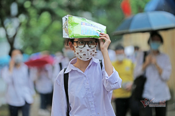 Đề thi vào lớp 10 chuyên Toán của Hà Nội 2021