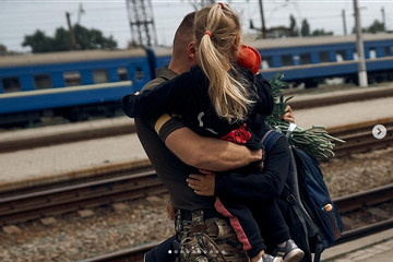 Những hình ảnh xúc động về tình cha con ở Ukraine