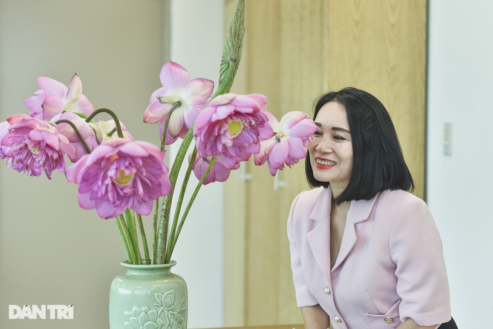 Nhà báo Tạ Bích Loan VTV: Tôi thường bị... lố giờ khi dẫn sóng trực tiếp - 11