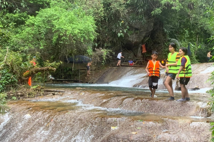 Phớt lờ chỉ đạo, du lịch mạo hiểm 'chui' vẫn hoạt động giữa rừng phòng hộ