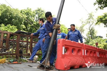 Lắp rào chắn ngăn xe 3 bánh, xe thồ lên cầu Long Biên