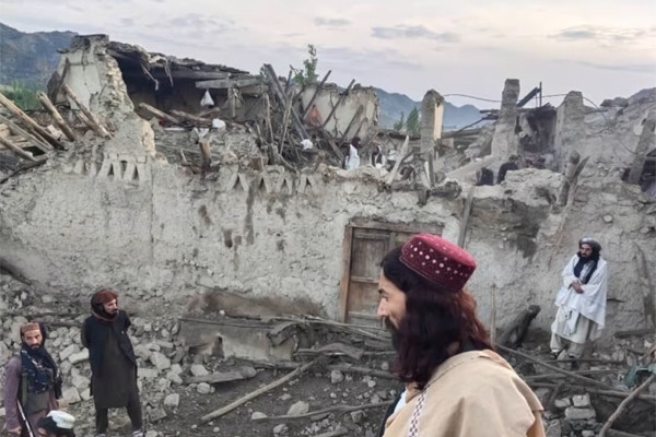 Cảnh hoang tàn ở Afghanistan sau trận động đất khiến ít nhất 1.000 người thiệt mạng