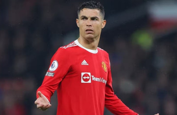 Ronaldo sốt ruột MU mua mãi chẳng được ai