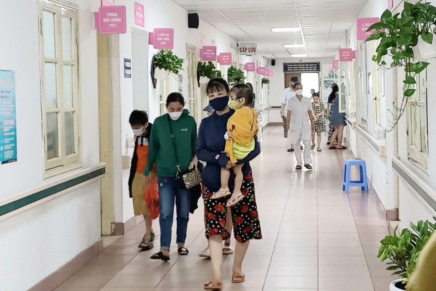 Hà Nội: Trẻ nhập viện tăng nhanh do nắng nóng đỉnh điểm