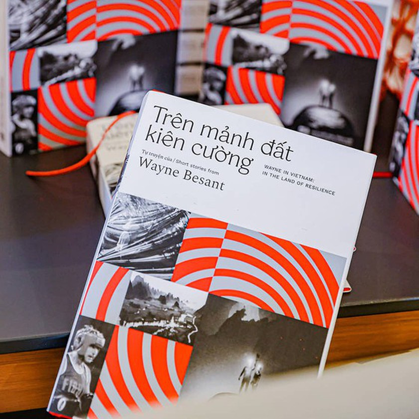 Book writes about foreigner’s love for Vietnam ảnh 1